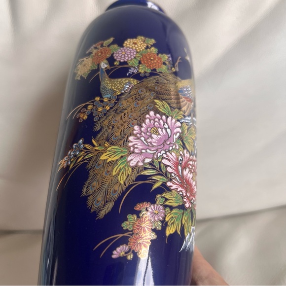 Vintage Japanese Porcelain Cobalt Blue Peacock Vase w/ Gold Trim - Picture 2 of 7
